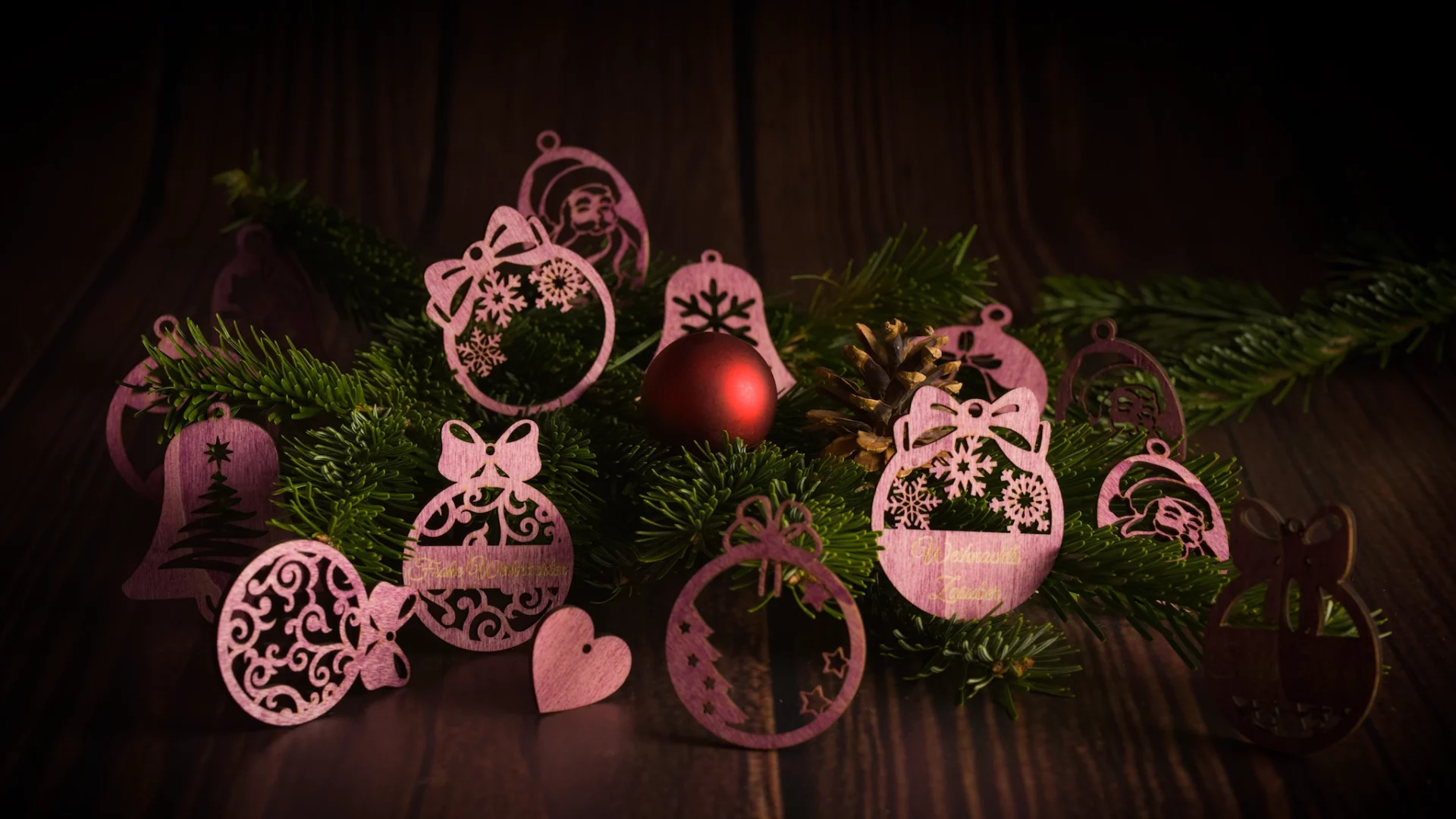 Weihnachtsbaumschmuck Bundle, Starterpaket, 17-teilig, Kugelformen mit verschiedenen Motiven, Glocken mit verschiedenen Motiven, Weihnachtsmann, Herzen