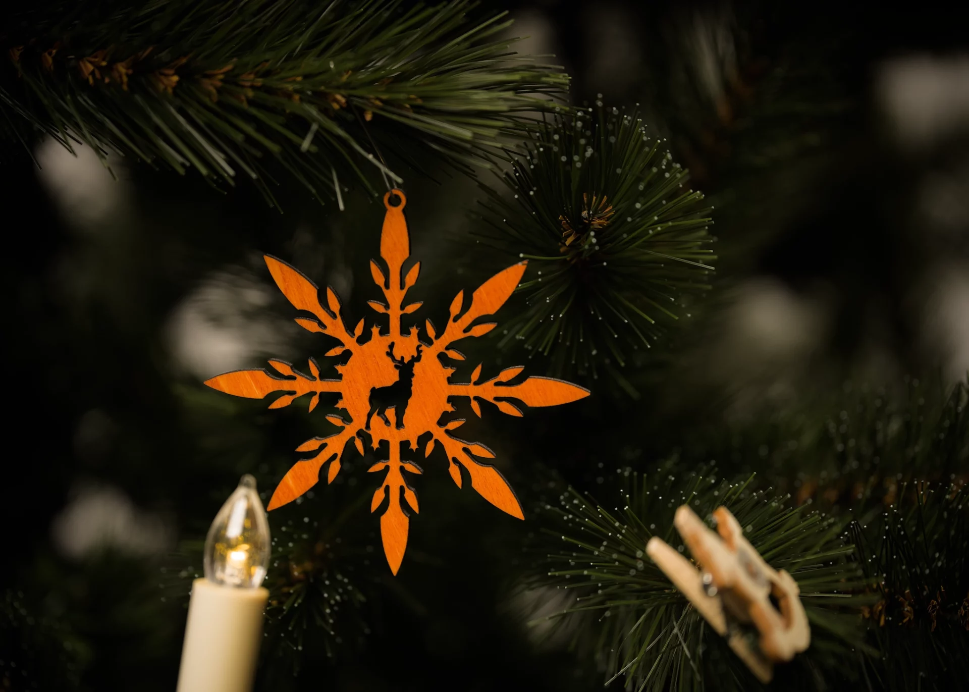 Baumschmuck Schneeflock Hirsch stehend