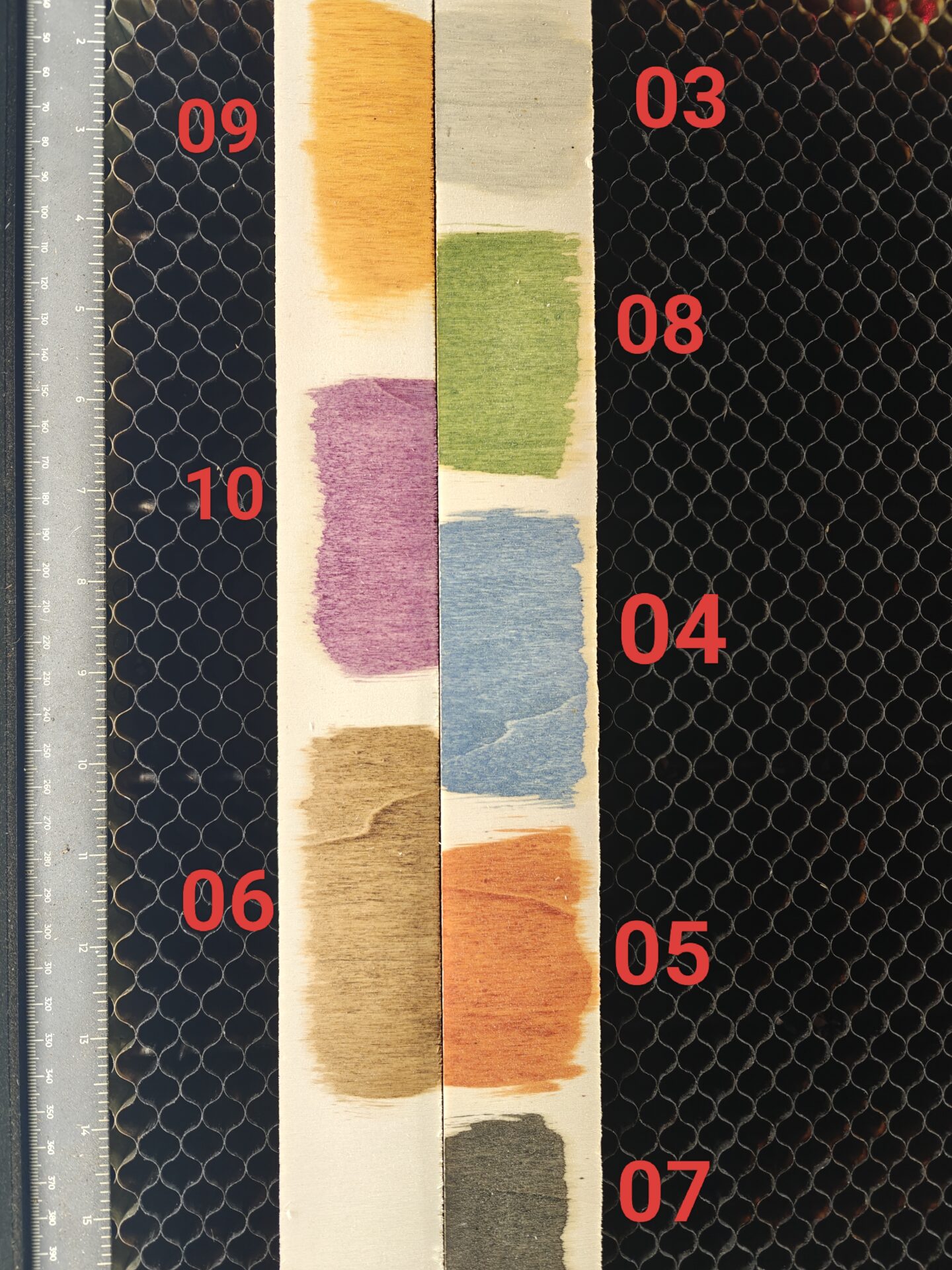 Farbkarte mit wesentlichen Farben zur Auswahl, Lasur, Holzschutz, lichtgrau/weiß, grün, blau, orange/rot, mandarine/gelb, nussbaum/braun, flieder/lila, ebenholz/schwarz
